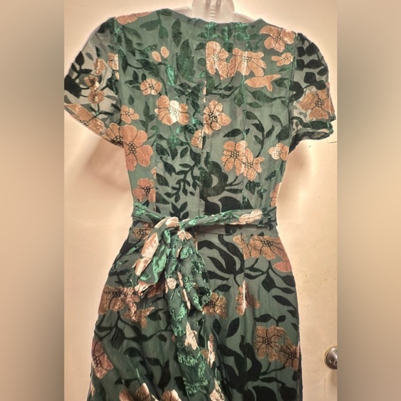 Lulu's Chic Status Emerald Green Floral Velvet Burnout Wrap Midi Dress Size XS - Picture 7 of 9